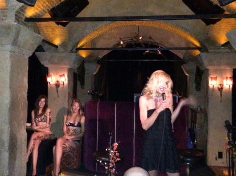 923473_218972534963324_40420050_n