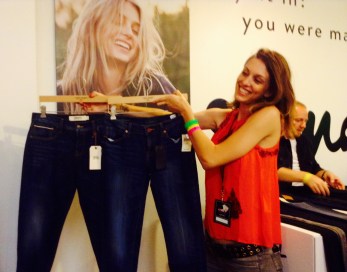 Carmen Carlton, Lucky Brand Women's Director, showing off the new #StandOut denim designs at BeautyCon LA 2014 (photo credit: Rochelle Robinson)