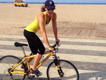 Rochelle Robinson, co-founder of LaLaScoop and owner of Andiamo Body embracing @Manduka #NowStartsNow Now tell us: What fuels your fire? (photo credit: Sydney Ramone Stokes)