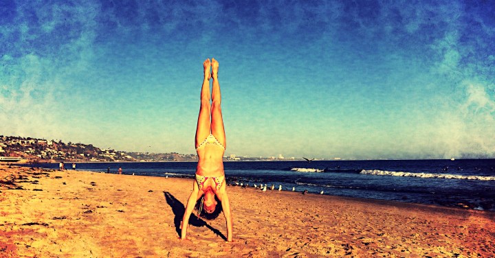 @Manduka #NowStartsNow Rochelle Robinson, co-founder of LaLaScoop and owner of Andiamo Body, seaside in Malibu (photo credit: Melissa Curtin