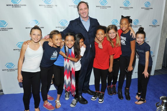 Host Jay Mohr with BGCA Club members. (Photo credit: Vince Bucci)